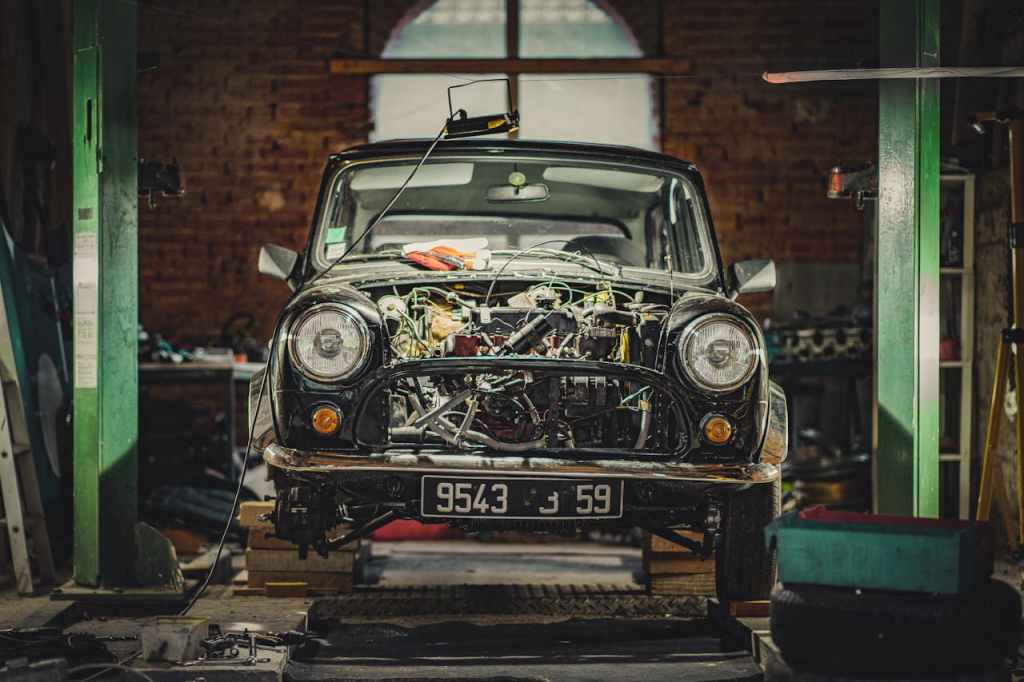 Photo by Clément Proust: https://www.pexels.com/photo/mini-cooper-en-reparation-14578496/